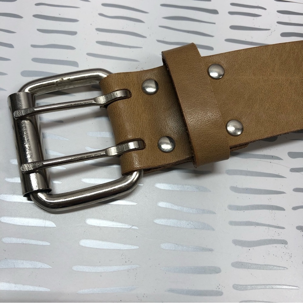 Camel belt buckle